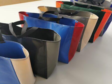 stabile, reißfeste Tasche aus PVC-LKW-Plane